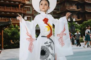 Á quân Miss Baby 2023 gây sốt với áo dài bản đồ Việt Nam