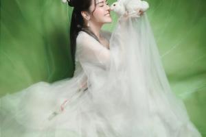 Nhật Kim Anh hóa chị Hằng xinh đẹp đón Trung thu sớm